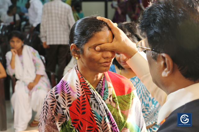 Hundreds Flocked into the Day 2 Blessing Prophetic Prayer held in Belgaum by Grace Ministry. People from all walks of life, immaterial of caste, creed, and religion to listen to the Word of God. 